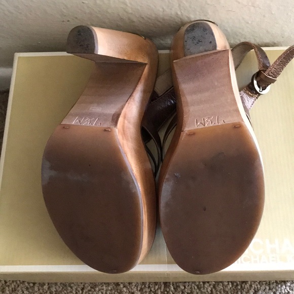 Michael-Michael Kors wooden heel. - Picture 3 of 7